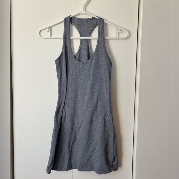 🎉4/30$🎉 Lululemon Gray Racerback Tank Top – Size 4 ✨ - Picture 1 of 3